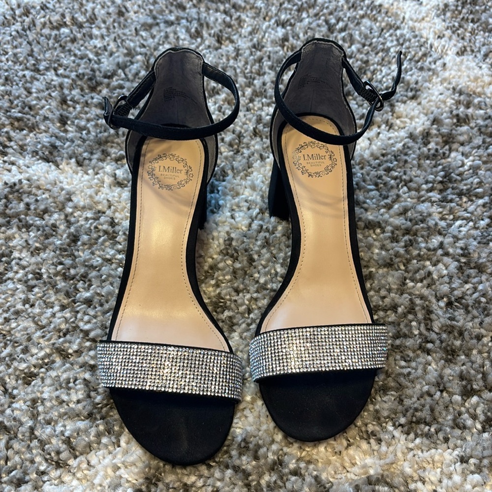 Black 1in heel with sparkle strap size 6.5.